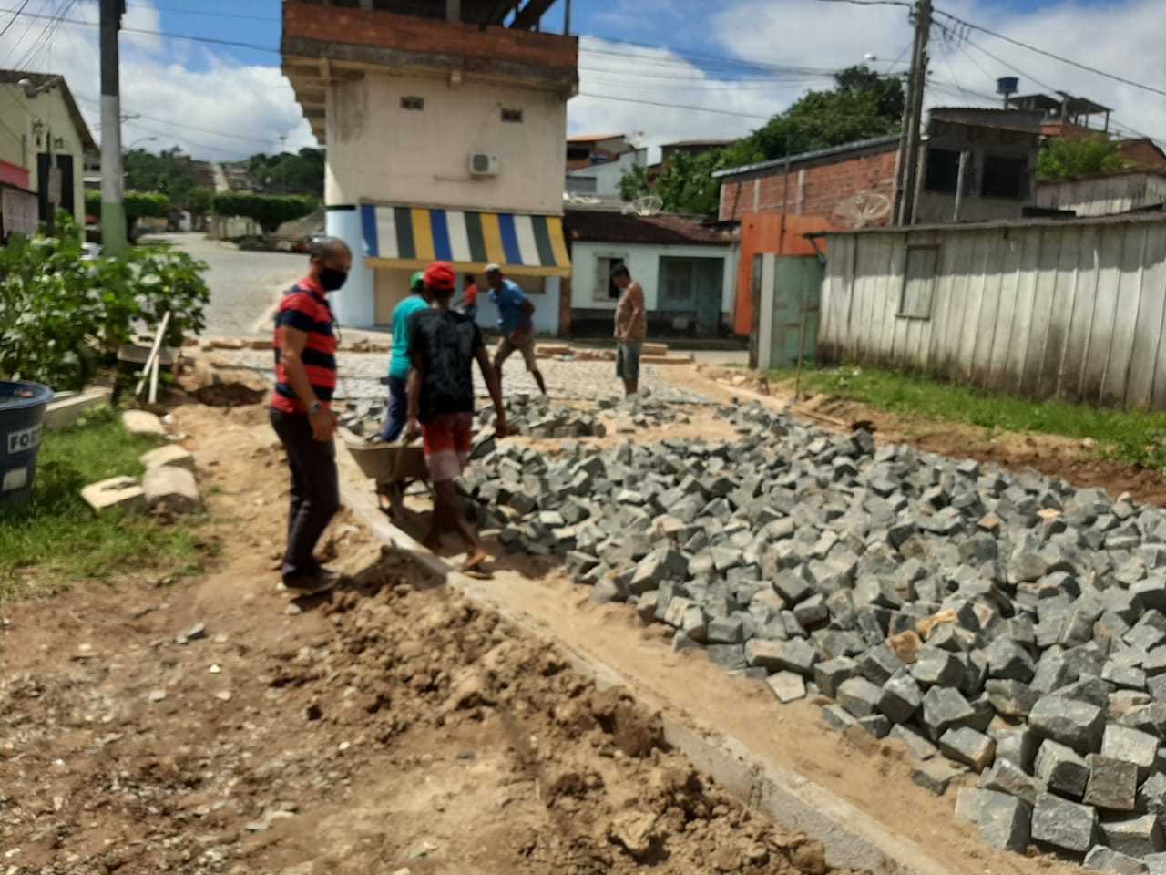 Camacã: Mais Ruas são calçadas em Camacã e distritos